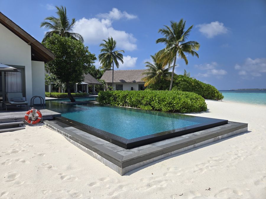 Four Seasons Private Island Maldives at Voavah — photo 4